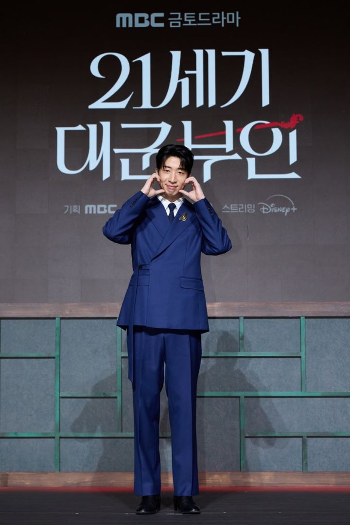 イアン大君の補佐官役のユ・スビン