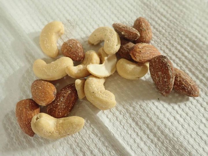 DAISO(ダイソー)：クリート 低糖質ミックスナッツサワークリームオニオン味 22