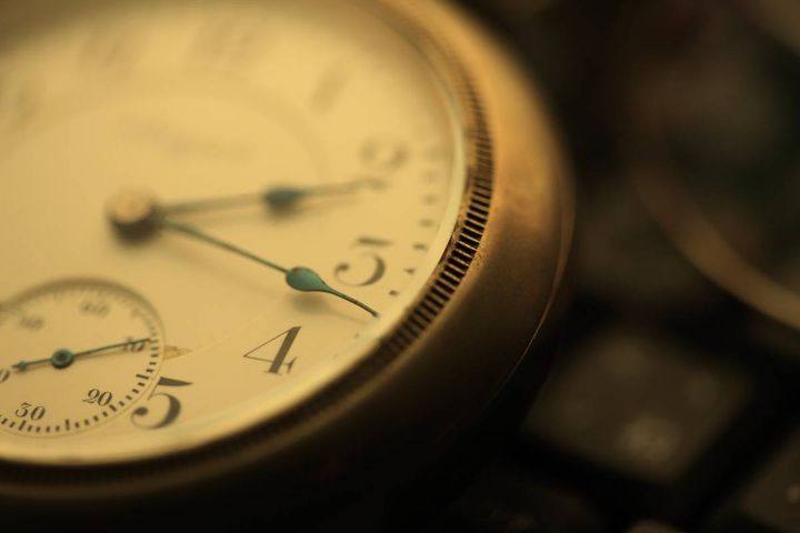 東 家庭運 下がる 止まった時計