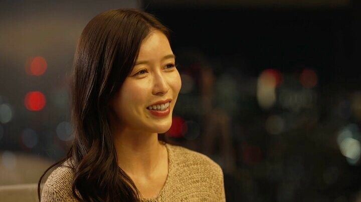 【写真・画像】“初夜”のベッドで「恥ずかしい…」 同棲経験ナシの34歳美人社長、イケメン経営者との夜にまさかの赤面 1枚目