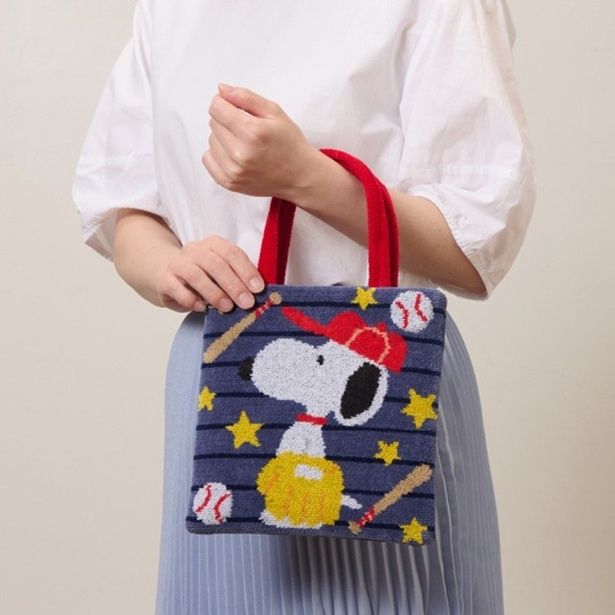 赤い持ち手がアメリカンヴィンテージな雰囲気を引き立てる