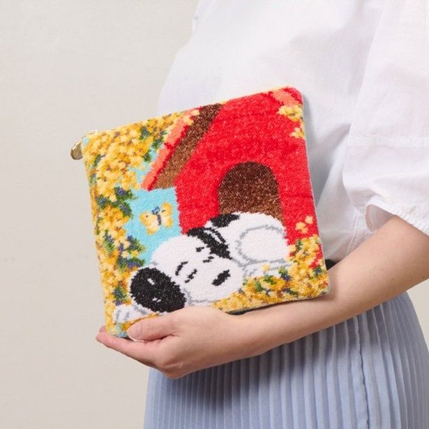 内側に2つのオープンポケットが付いて、実用面もばっちり