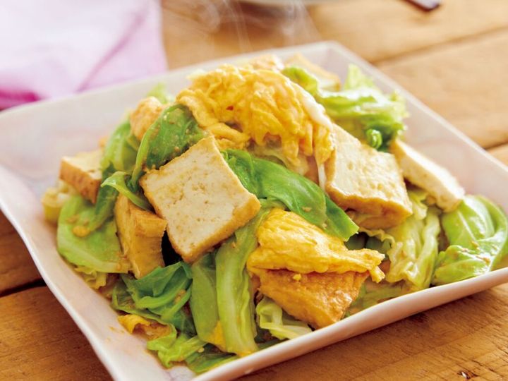 藤井恵さん『厚揚げと春キャベツの卵炒め』のレシピ