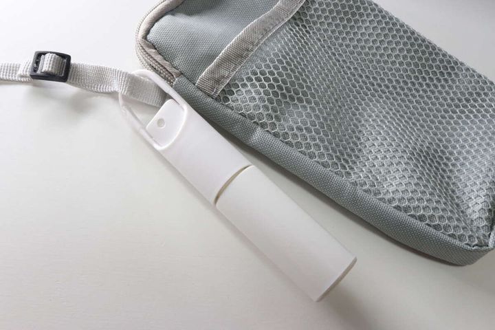 ポータブルスプレーボトル 20ml シンプルカラー 使用例