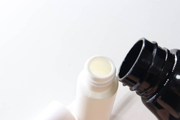 ポータブルスプレーボトル 20ml シンプルカラー 詰め替え
