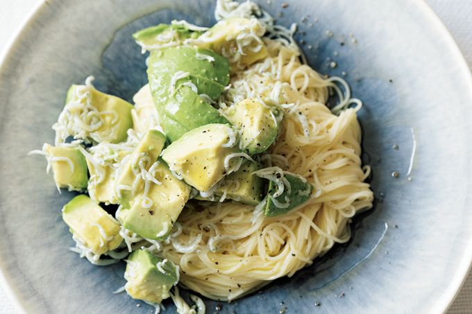 【パスタのレシピ】麺さえあれば何とかなる！キリッと爽やかな「しらすとアボカドの冷製パスタ」の画像1