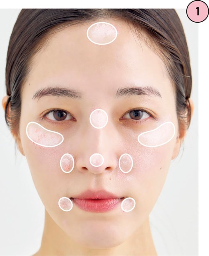 【1】パウダーを指先に取って置き粉