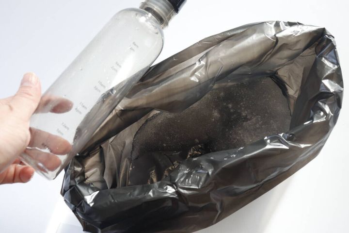携帯トイレ 水注入後