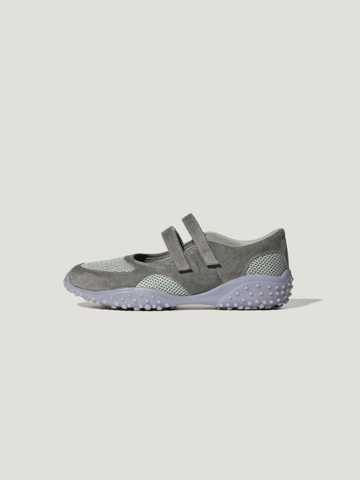 GUのダブルストラップバレエスニーカーby rokh