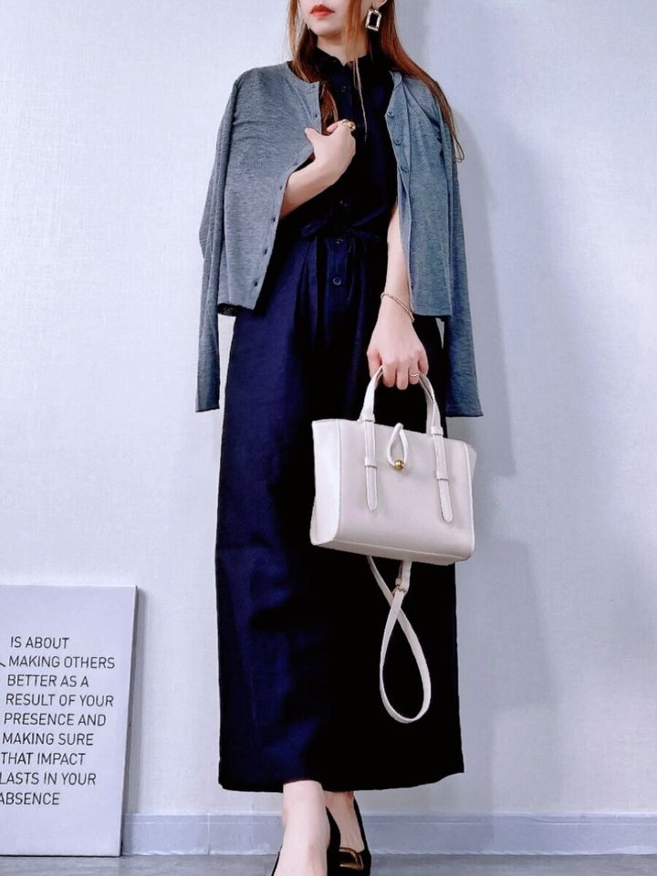 ユニクロ リネンブレンドジャンプスーツ グレーカーディガン 春コーデ