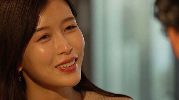 【写真・画像】34歳美人社長「なるべく見ないように…」 “どストライク”な婚約相手にニヤけまくり「私のために選ばれた人」 1枚目