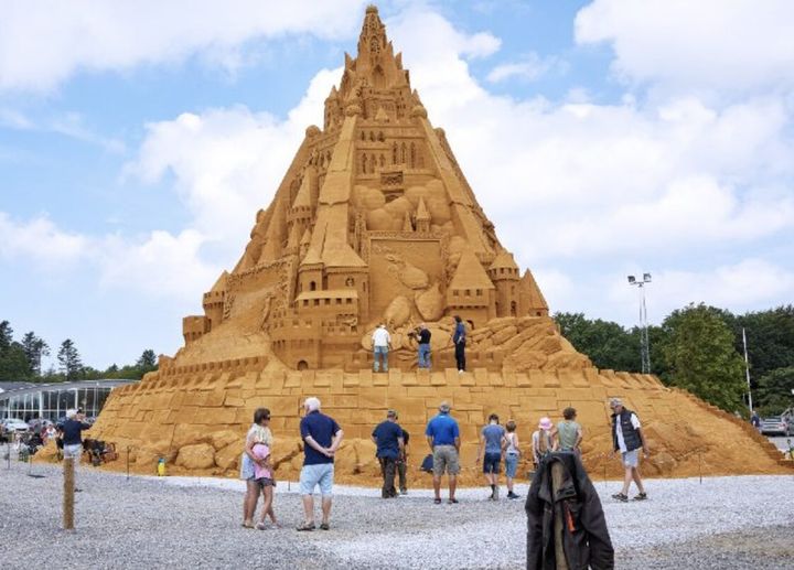 砂城 完璧な「砂の城」作る黄金比率、物理学者が発見 写真1枚 国際ニュース