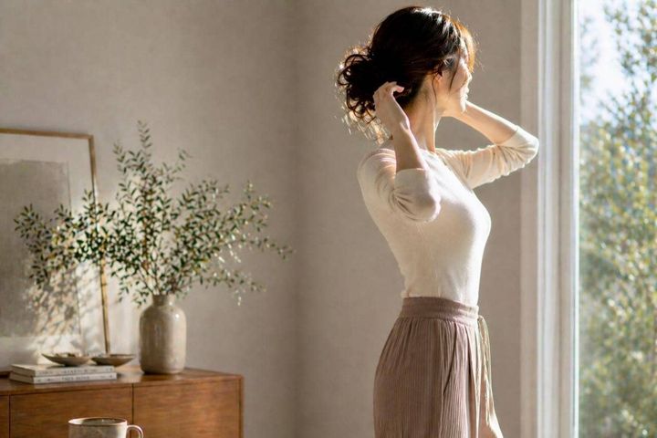 その“野暮ったさ”、顔じゃない。首・肩・背中で変わる「シルエット」の整え方