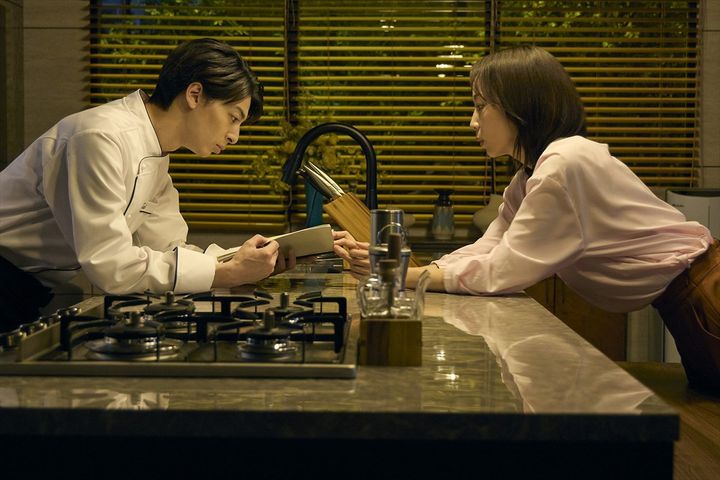 ドラマ『今夜、秘密のキッチンで』第4話より （C）フジテレビ width=