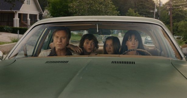 【写真を見る】はたして一家を待ち受ける運命とは？ [c] 2025 Warner Bros. Ent. All Rights Reserved