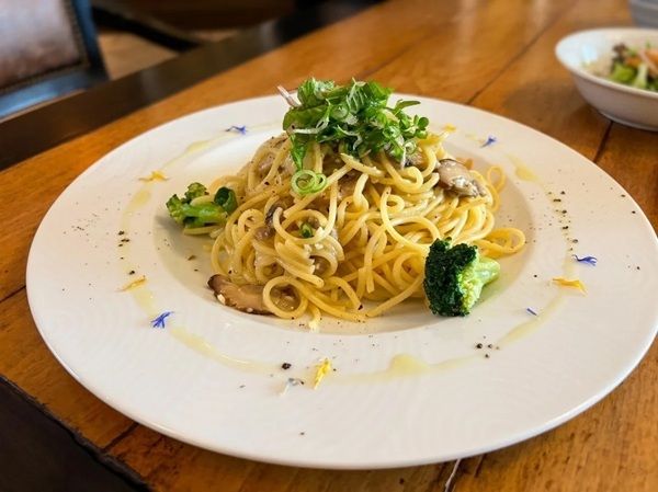 【広島県三原市】広島空港近くの庭園リゾート「フォレストヒルズガーデン」で本格洋食ランチがスタート