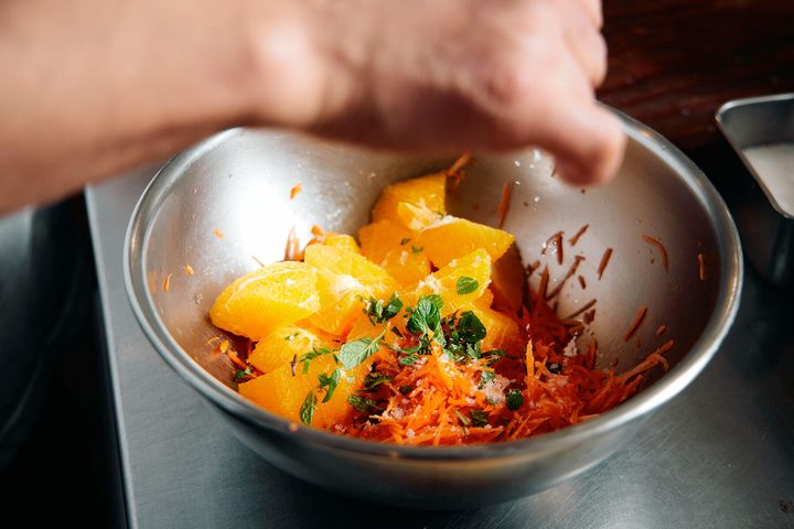 先に塩で和える