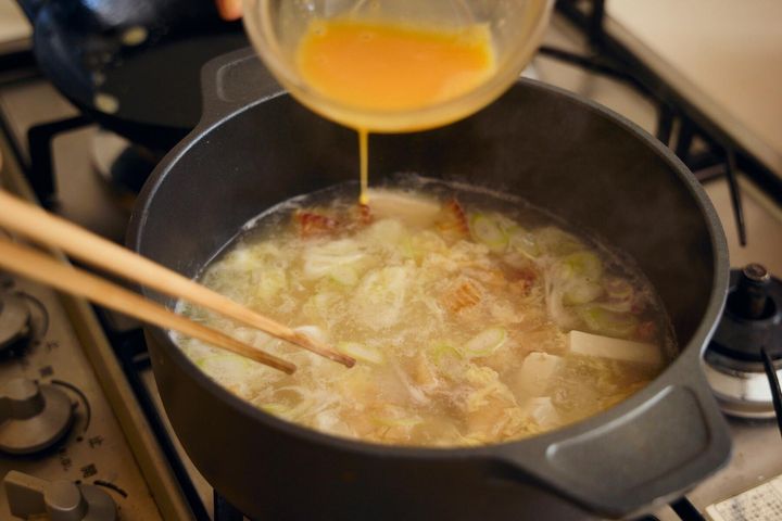 卵を流し入れる