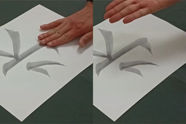 ジデェール紙に書いた部分を手で触っても汚れない様子