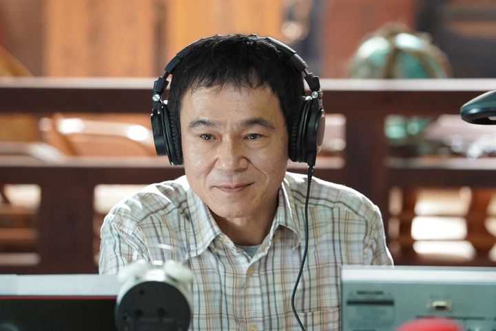 松本功介（甲本雅裕）／夜ドラ「ラジオスター」 ©️NHK