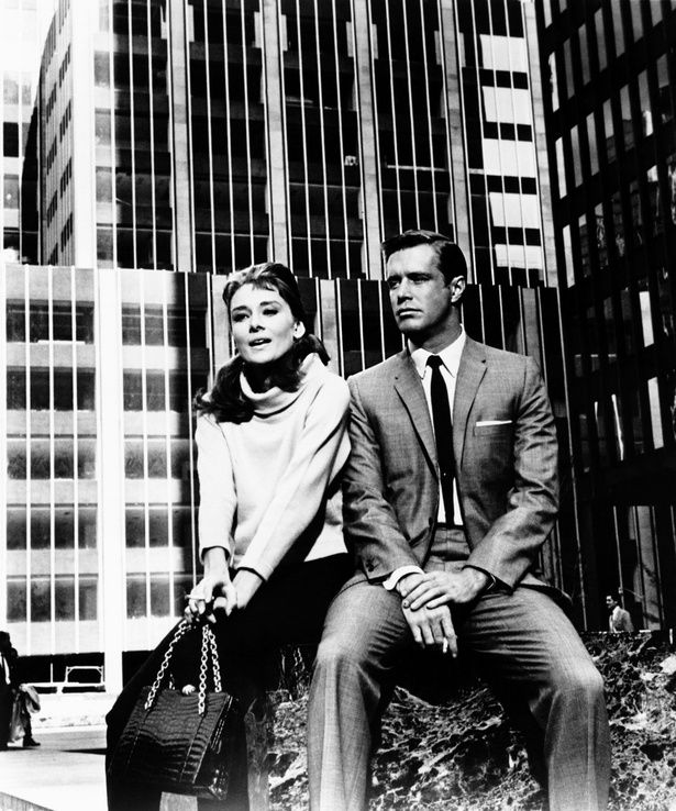 『ティファニーで朝食を』ではシーグラム・ビルディング前の広場で主人公たちが話し込む場面が登場する [c]Everett Collection/AFLO