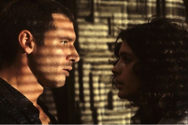 デッカードの自宅としてエニス邸が使用されている(『ブレードランナー』) [c] Warner Bros./courtesy Everett Collection