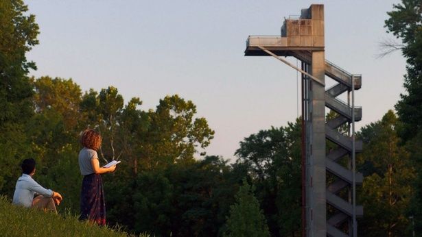 映画では建築物を次々と巡っていく(『コロンバス』) [c]Superlative Films/courtesy Everett Collection