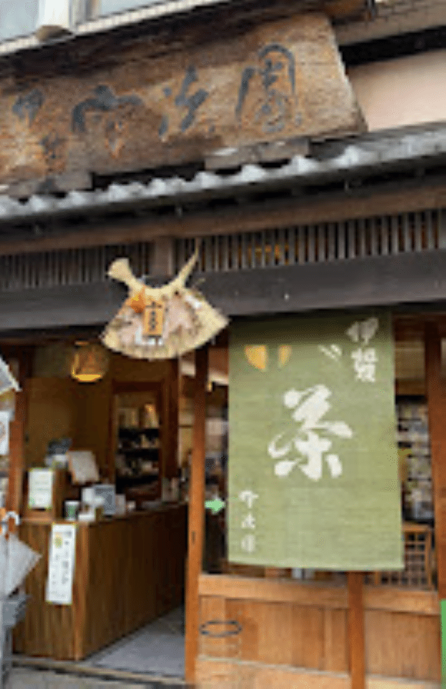 伊勢のしめ縄：伊勢地方では1年を通して飾り続けます。