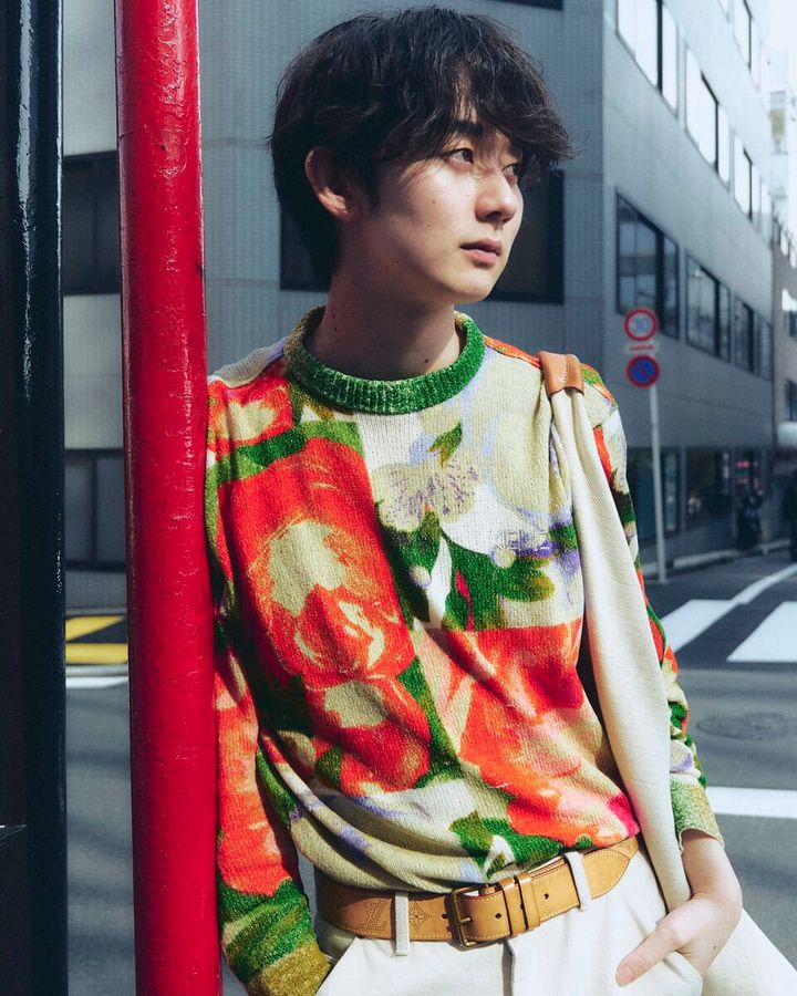 【20代スナップ】トップスを際立たせるパンツとシューズのカラーパレットが秀逸