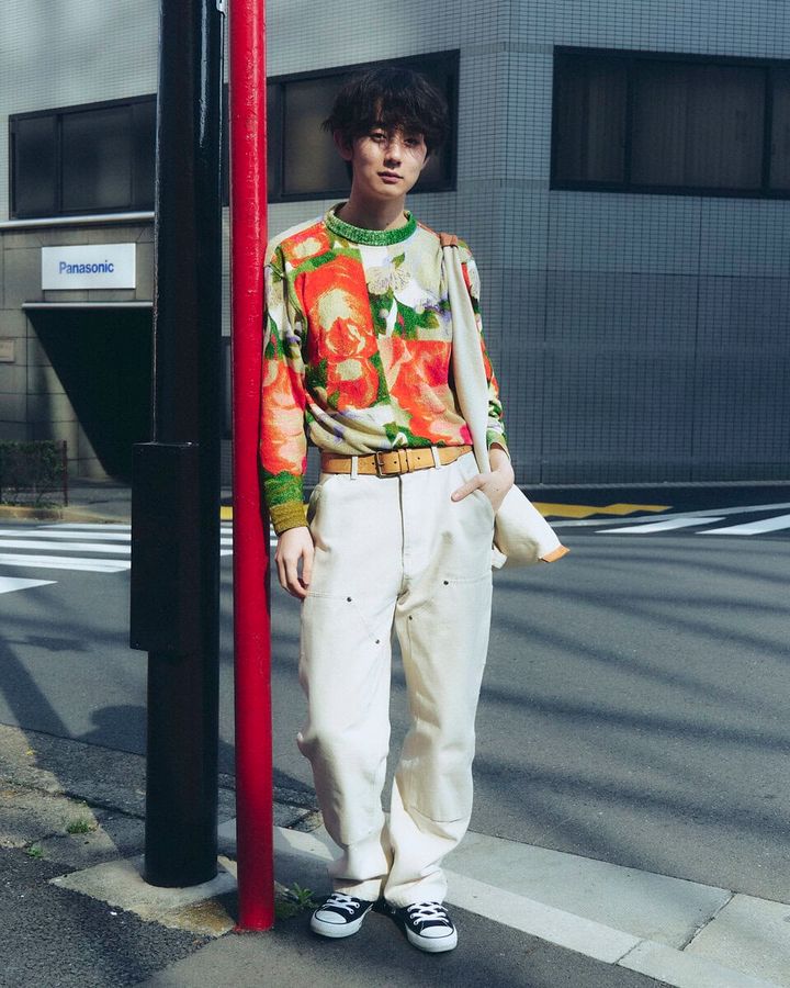 【20代スナップ】トップスを際立たせるパンツとシューズのカラーパレットが秀逸