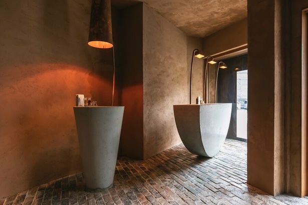 パーソナルな空間が保たれたスタンドスタイル