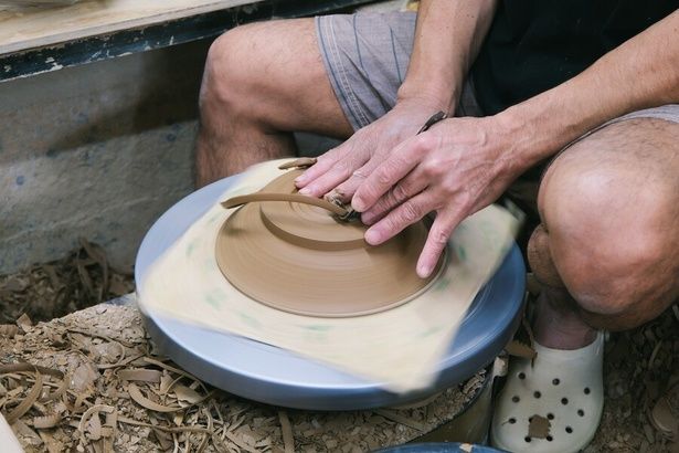 職人による作業を間近で見学できる