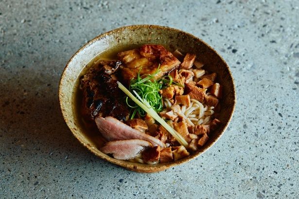 黒醤油ベースの「TSUBOYAそば 黒」(1580円)