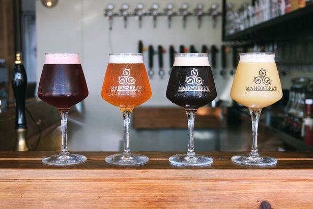 ビールは香りを引き立てるRASTALのグラスで提供(ハーフサイズ800円～)