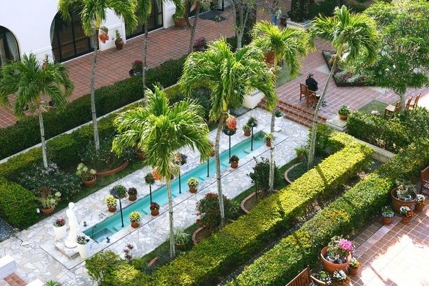 3～5月はパティオでの生演奏が楽しめるプロムナードコンサートも開催