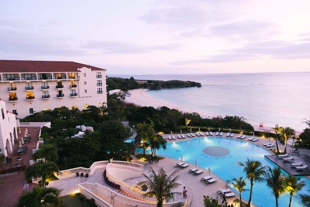 刻々と変わる空と海の色に息をのむマジックアワー