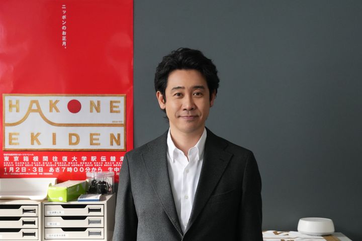 ドラマ『俺たちの箱根駅伝』クランクインを迎えた大泉洋 （C）日本テレビ width=
