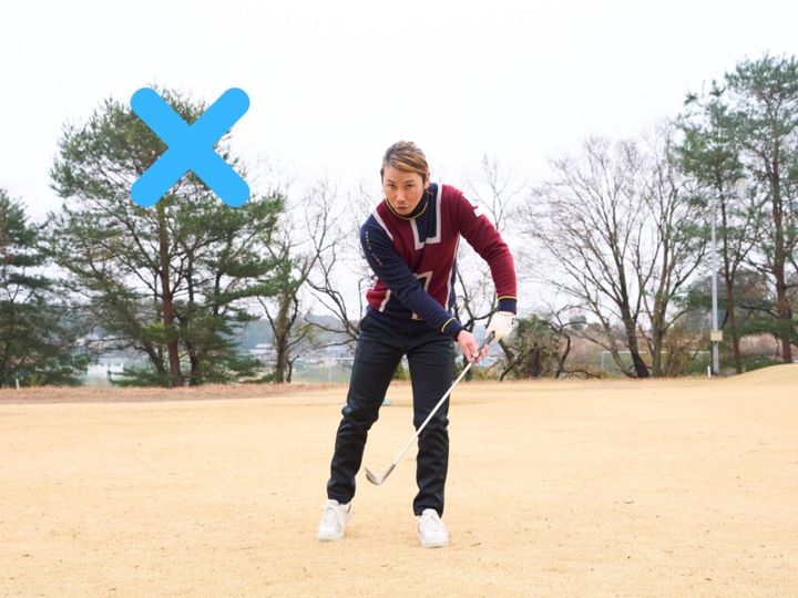 ミスの原因はハンドファーストのせい？簡単に寄せる打ち方を解説