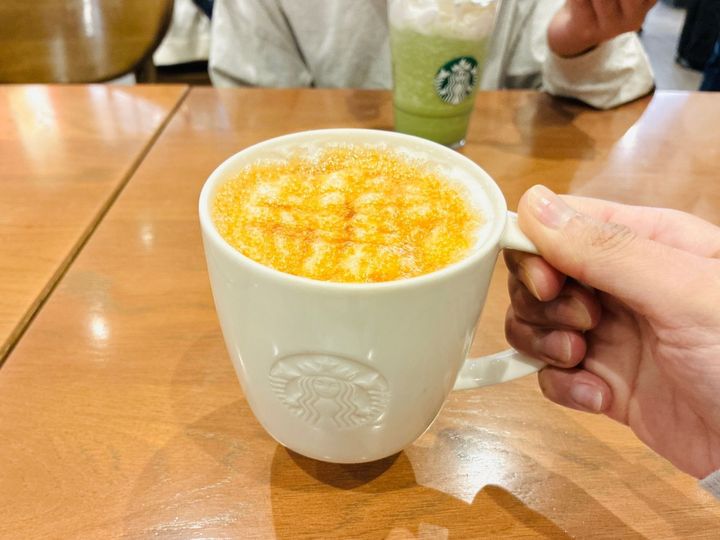 【賛否両論のリニューアル】スタバの『新キャラメルマキアート』ホットを飲んでみた感想