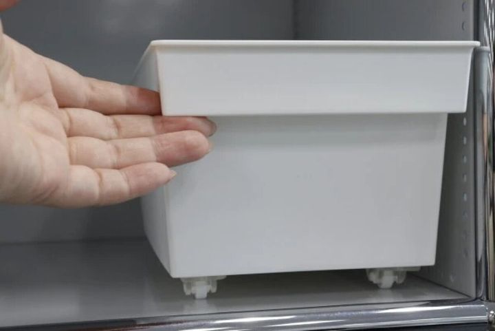 ダイソーのピタッとキャスター クリアタイプを収納ボックスに使った状態