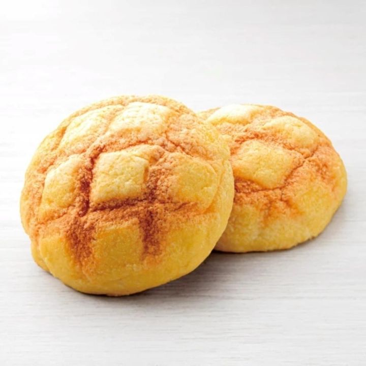 「お店で焼いた ふんわりメロンパン」（税込 128円） ※セール価格＆消費税は8％計算 width=