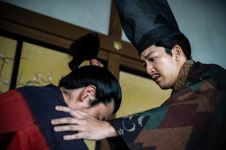 足利義昭（尾上右近）、明智光秀（要潤）／大河ドラマ「豊臣兄弟！」第16回より ©️NHK