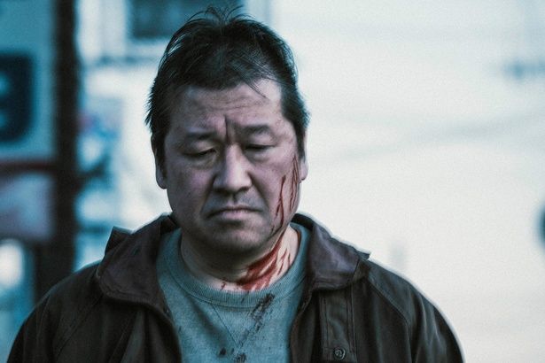 『爆弾』の役作りで坊主頭にする前に『名無し』の撮影を行った [c]佐藤二朗 永田諒 ／ ヒーローズ [c]2026 映画「名無し」製作委員会 