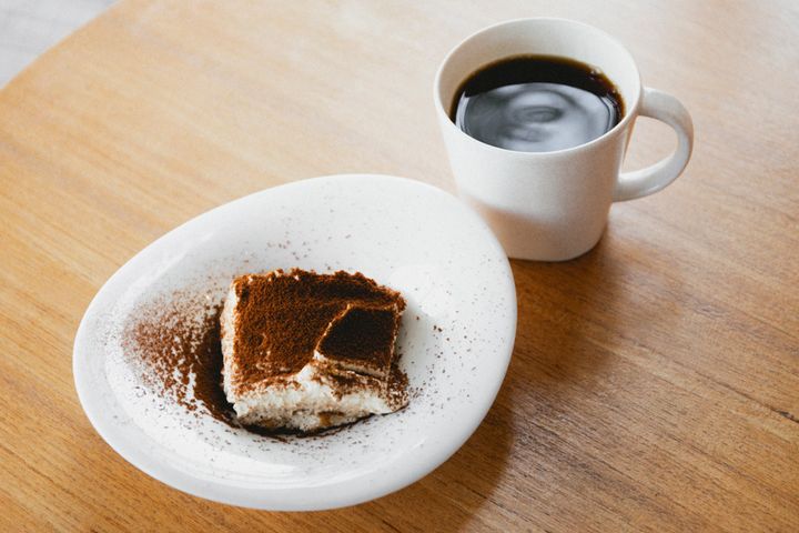 晴れた朝のテラス席は最高！富ヶ谷のカフェで、コーヒーとティラミス：Port【ファージーの特等席 vol.37】