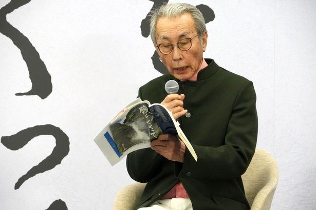 会見場所に台本も持ち込んでいた