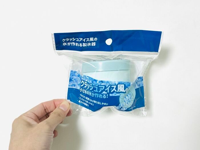 セリアの〈一発で40個作れるアイテム〉がすごかった！モミモミするだけでお店級の氷がザクザク完成♪「こんなの待ってた〜！」
