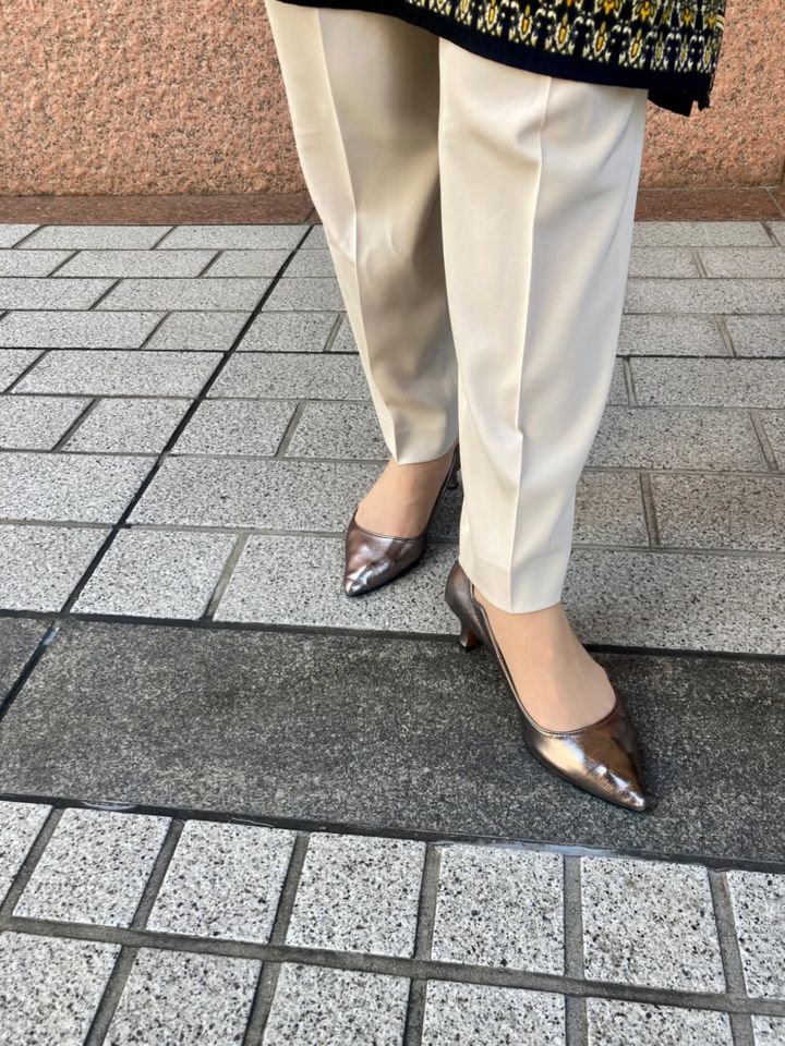 メタリックのシューズで綺麗めながらもエッジを効かせて
