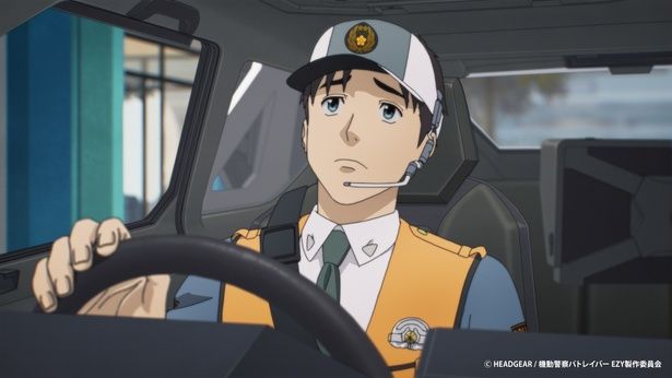 十和とは対照的な表情を見せる天鳥桔平(あとり・きっぺい) [c]HEADGEAR / 機動警察パトレイバー EZY製作委員会
