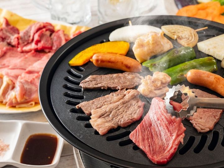 【管理栄養士が回答】ダイエット中に焼肉を食べる場合、カルビとホルモンはどちらを選ぶべきでしょうか？ 大切なのは、部位ごとの脂質量や特徴を知ることです。分かりやすく解説します。