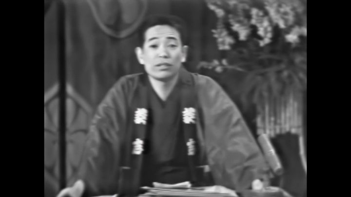 『笑点』60周年特別映像より＜1968年3月10日（第88回）放送時の初代司会・立川談志の大喜利映像＞ （C）日本テレビ width=
